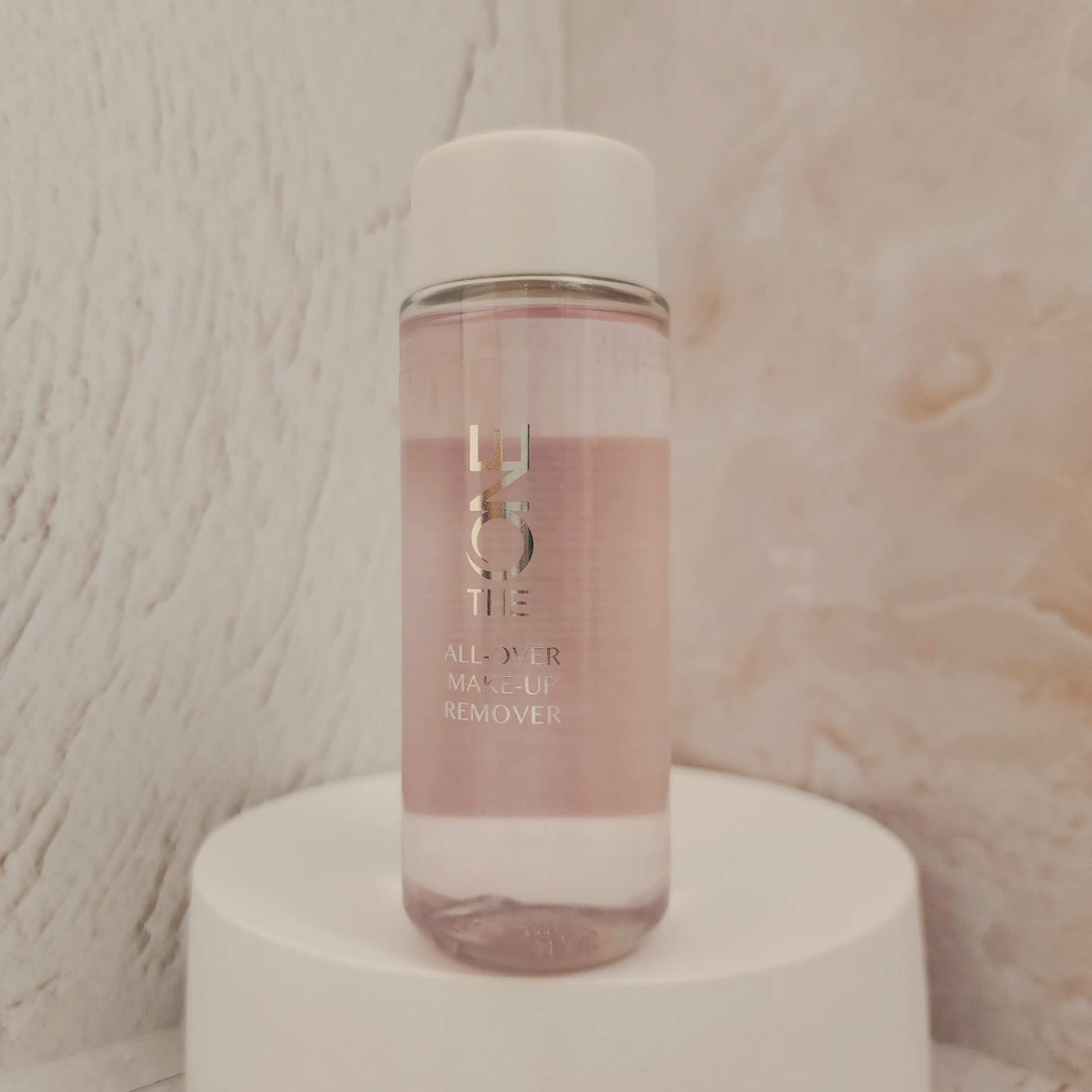 آرایش پاککن کل صورت حاوی هیالورونیک اسید