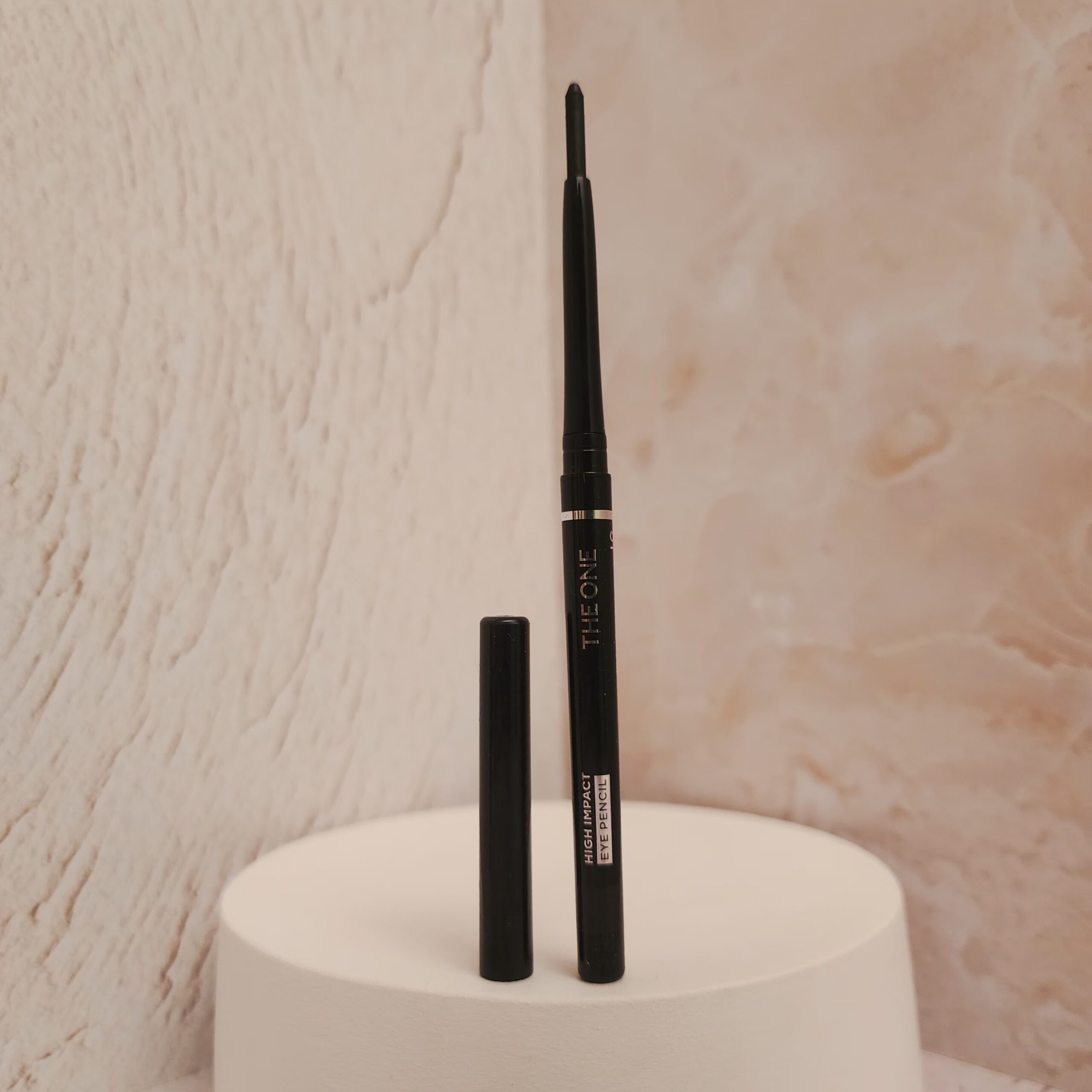 مداد چشم پیچی دوان