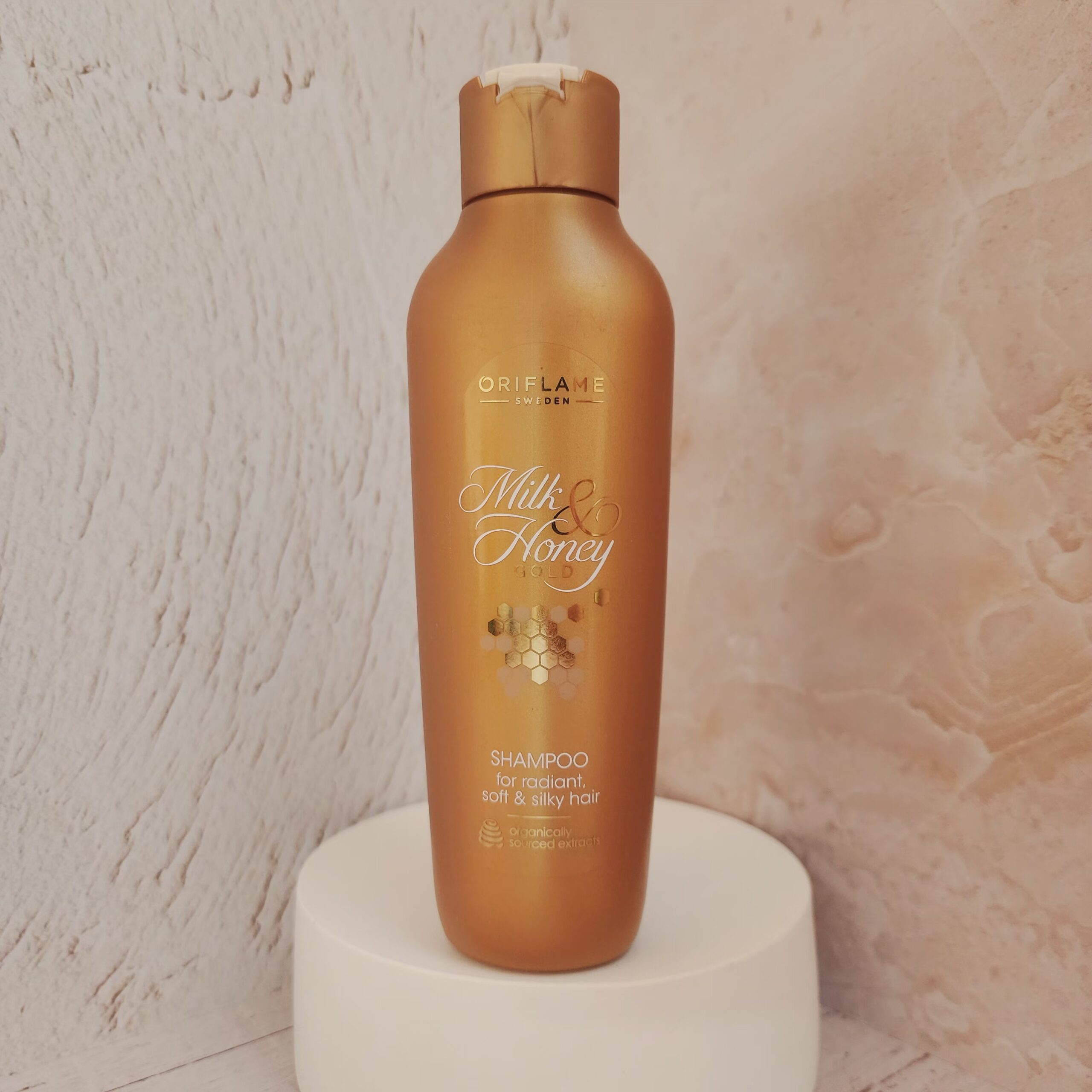 شامپو شیر و عسل طلایی