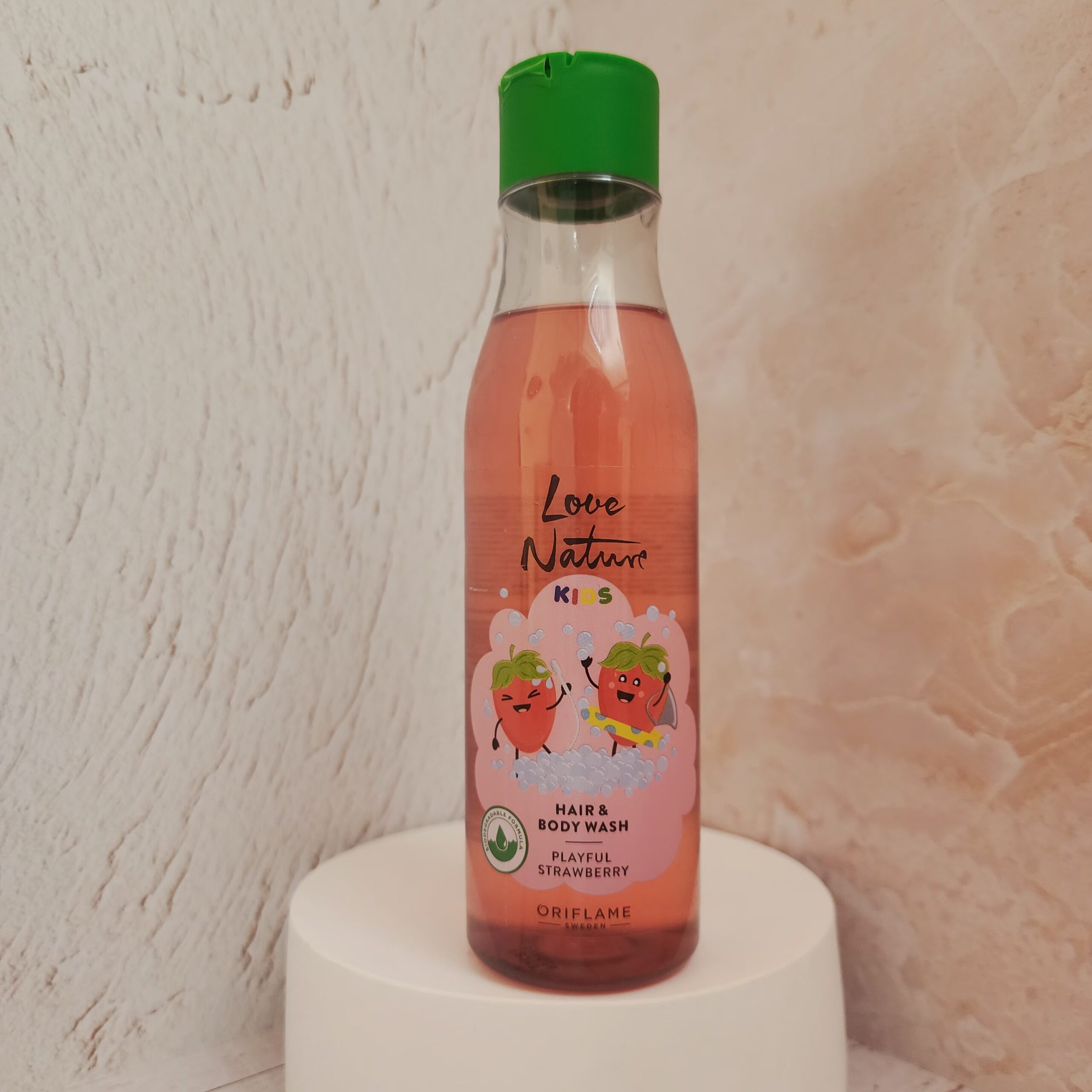 شامپو مو و بدن کودکان با عصاره توتفرنگی